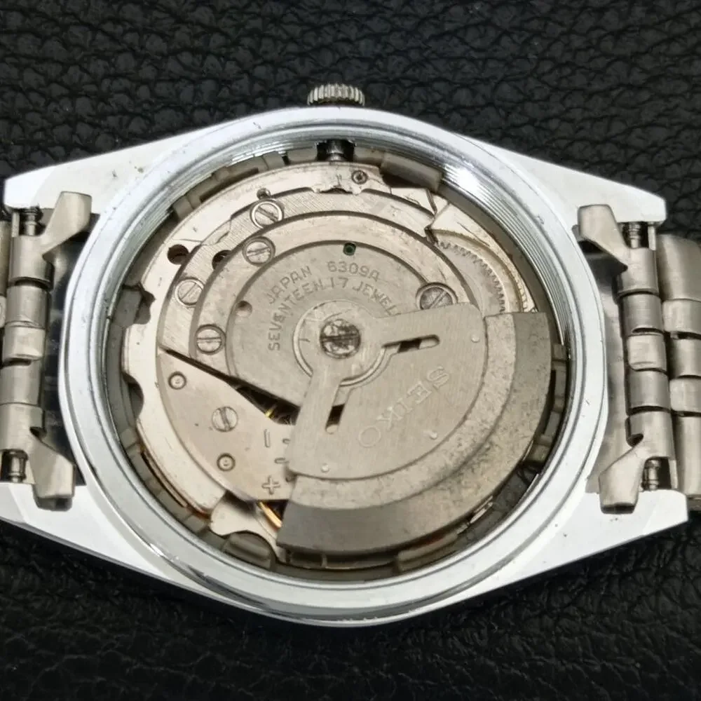 Vintage 1985 Seiko Automatic Mens Silver Watch W/daydate & Silver accents